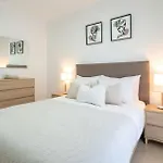 Modern With Sea & Mountain Views At Small Oasis Apartment Manilva
