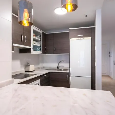 Modern With Sea & Mountain Views At Small Oasis Apartment *