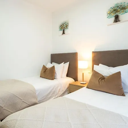 Apartment Modern With Sea & Mountain Views At Small Oasis *