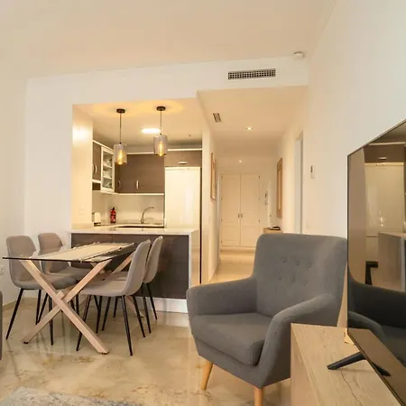 Apartment Modern With Sea & Mountain Views At Small Oasis