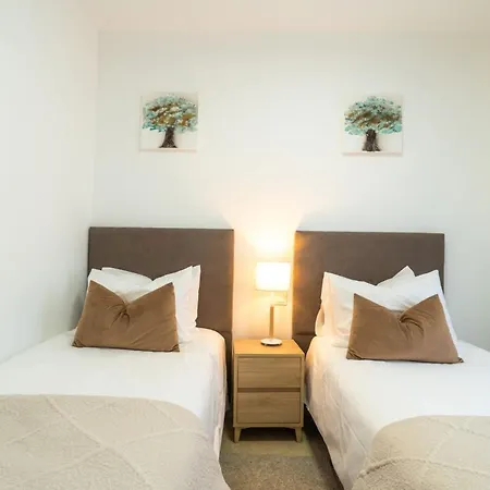 Apartment Modern With Sea & Mountain Views At Small Oasis *