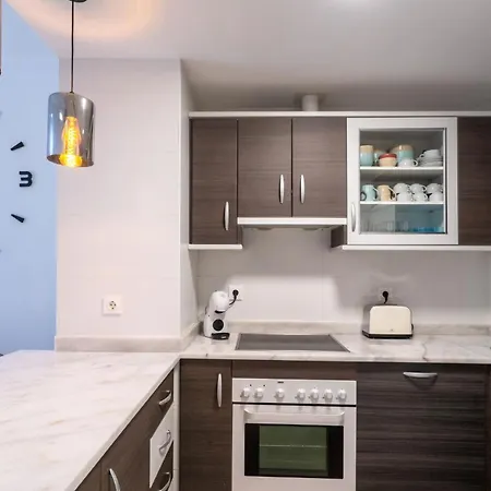 Modern With Sea & Mountain Views At Small Oasis * マニルバ