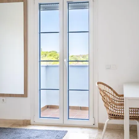 Modern With Sea & Mountain Views At Small Oasis