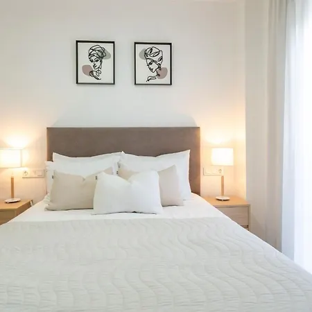 Modern With Sea & Mountain Views At Small Oasis * マニルバ