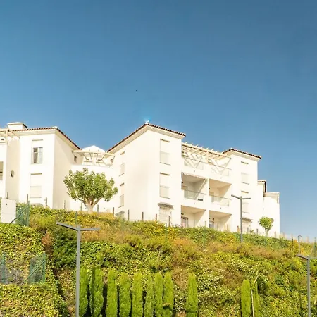 Modern With Sea & Mountain Views At Small Oasis Apartment *